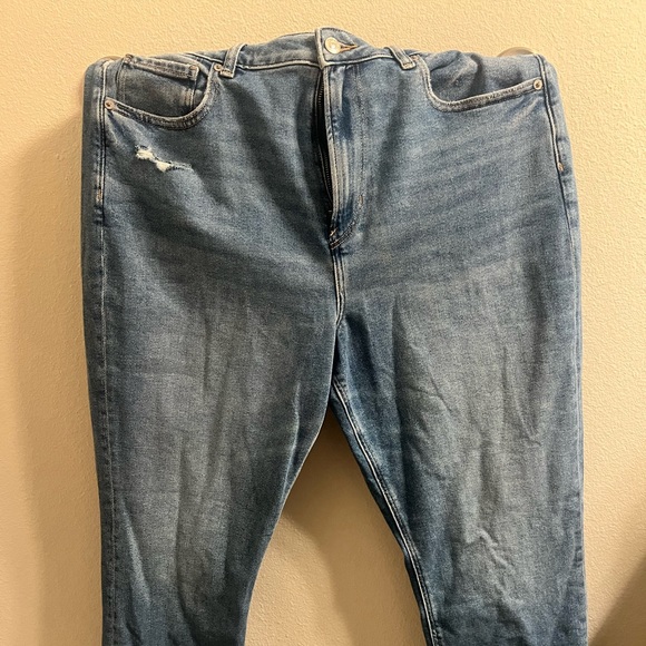 NWOT American Eagle Mom Jeans Size 16 - Picture 2 of 2